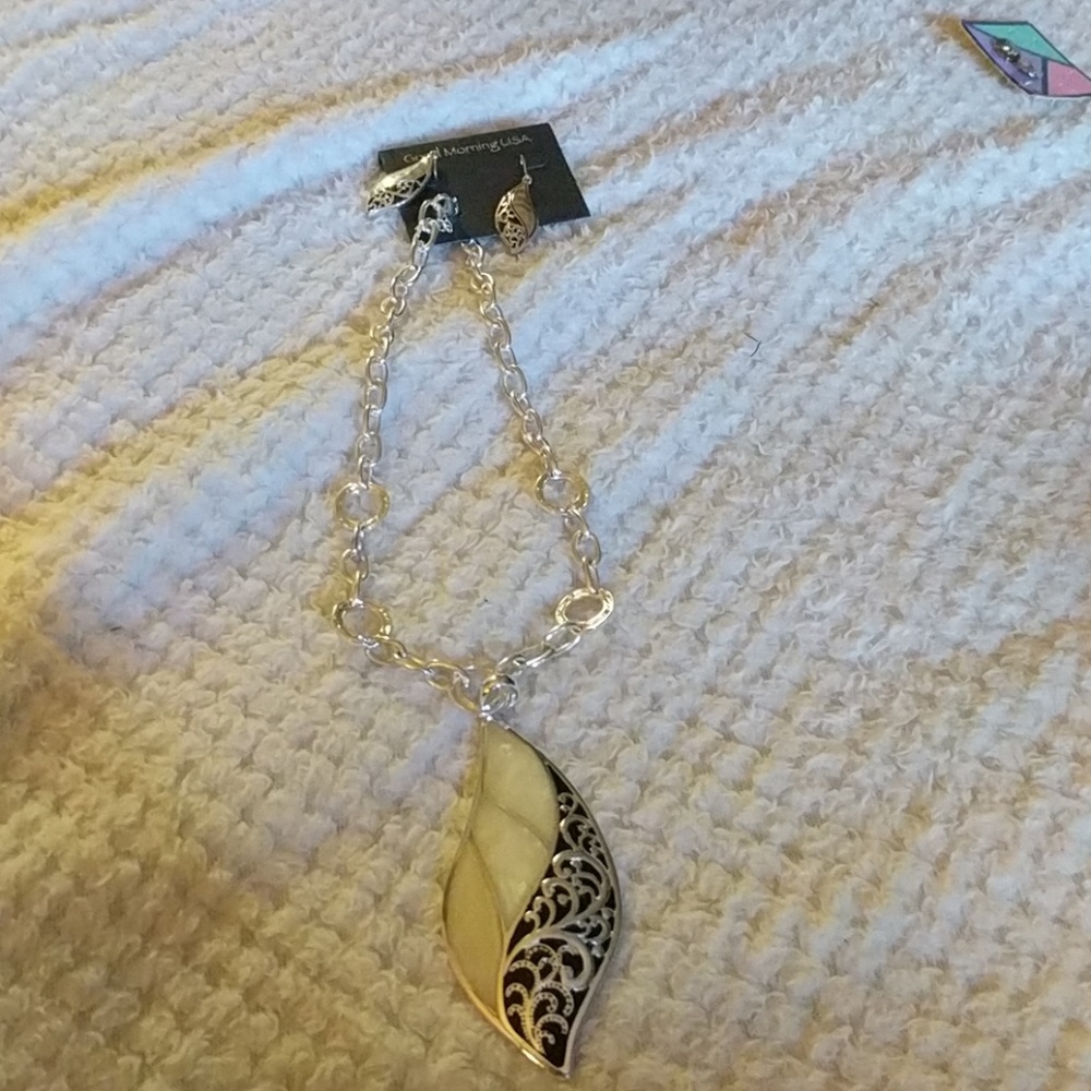 Necklace and earring set